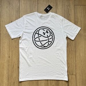 Under Armour Basketball Loose Fit White Black T-Shirt Men’s Medium Sports NWT